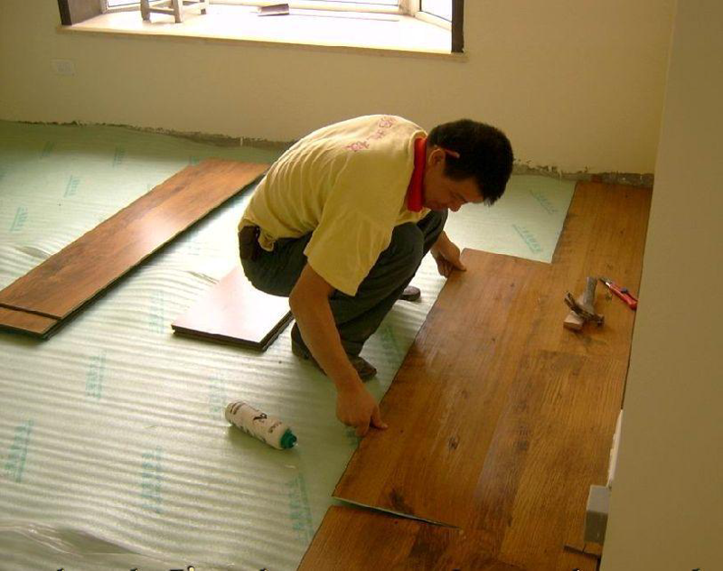 为什么选择朗森地板?它的价格如何?